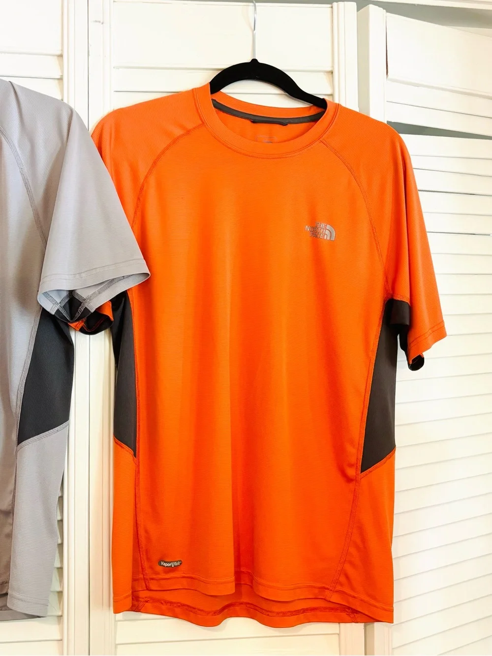 Lot of 2 North Face Vapor Wick Quick-Dry Short Sleeve T Shirts Medium